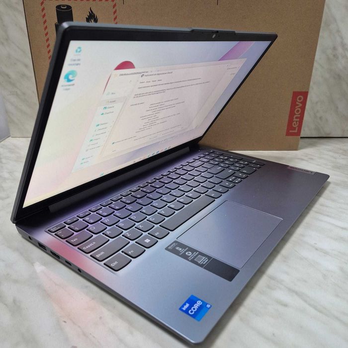 Laptop LENOVO IdeaPad Slim 3 Intel i5-12450h 8GB 512GB Cutie Nou 33943