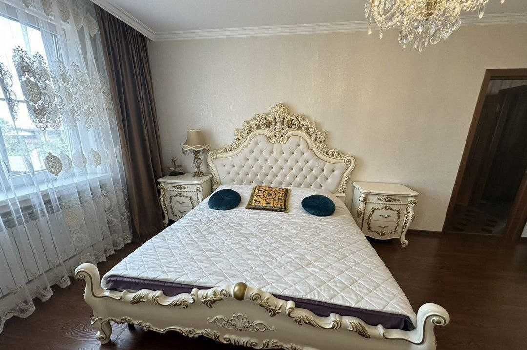 Продам спальный гарнитур.