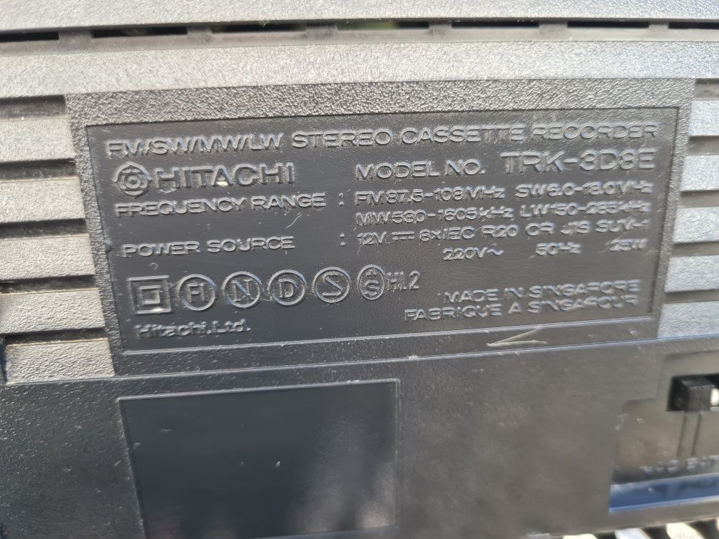 Boombox Hitachi TRK-3D2E
