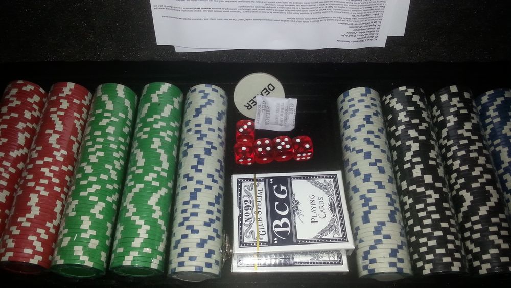 Jetoane poker neimprimate 11 gr. 300 buc. Cutie aluminiu. Sigilat!