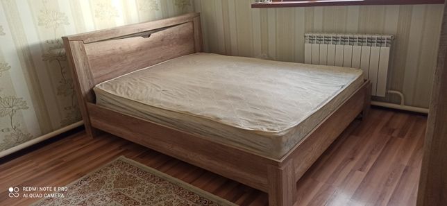 Спальный кровать с тумбочкой