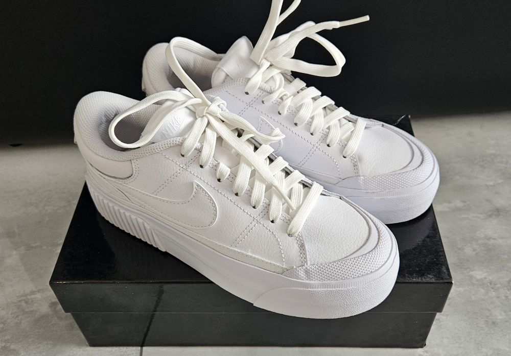 Кецове Nike бели