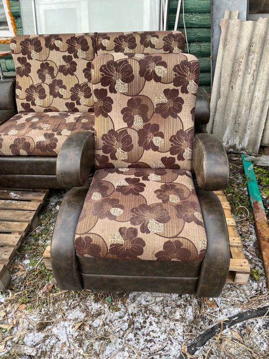 Продам диван в нормальном состочнии