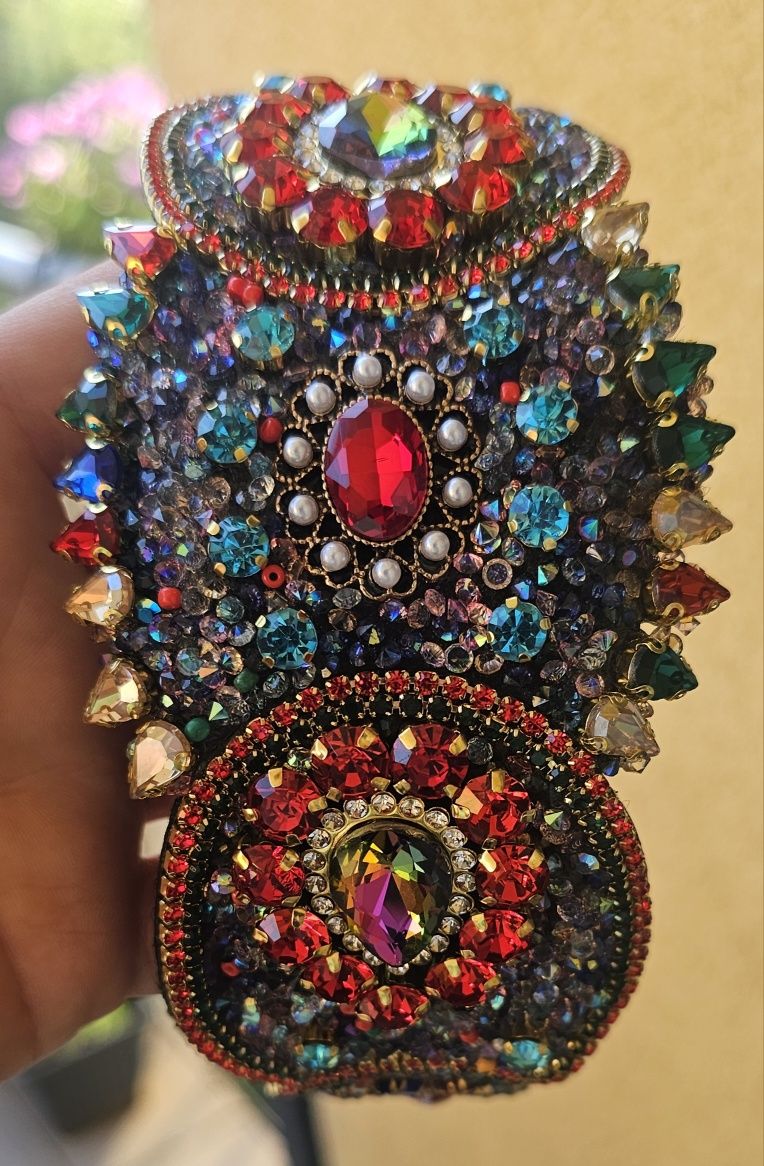 Bentita cu strasuri multicolore