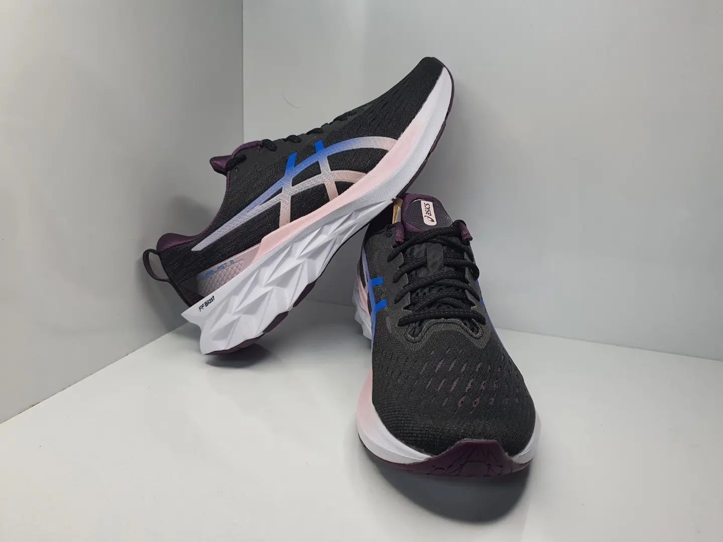 Маратонки Asics Nova Blast 2

Чисто нови с кутия.

Размер 44.5