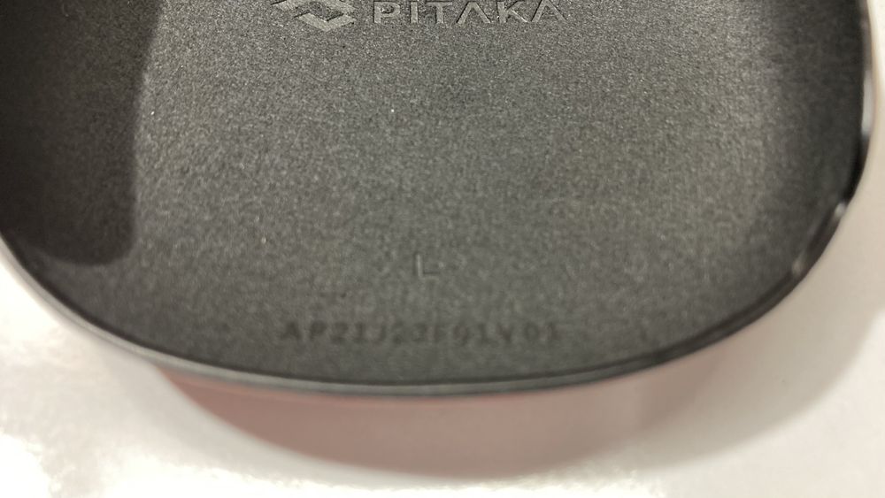 Протектори за Apple AirPods Max на Pitaka