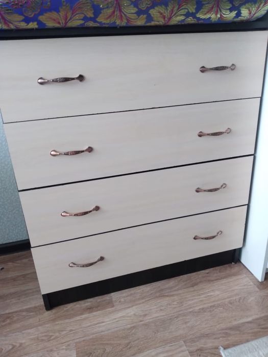 Кровать, парта для учеников, комод, подставка под тв