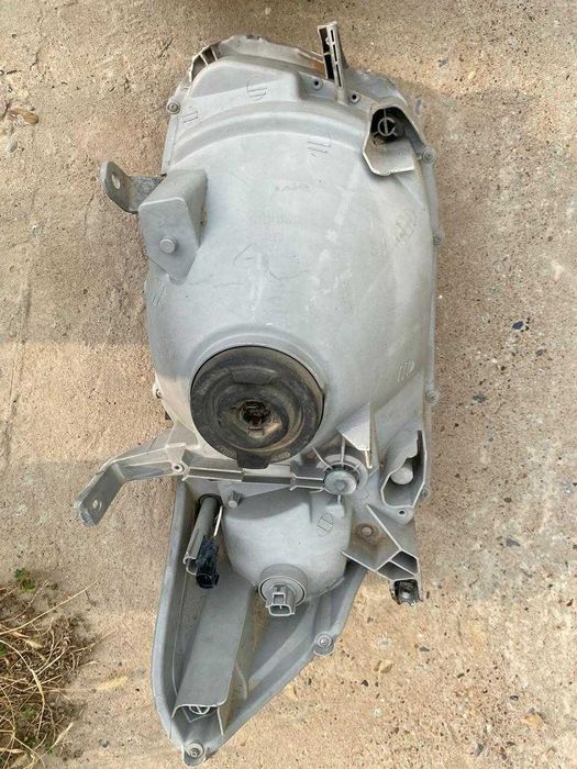 Продам б/у фары от тойота хайландер Toyota Highlander