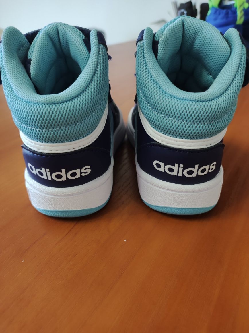 Бебешки боти ЧИСТО нови Adidas