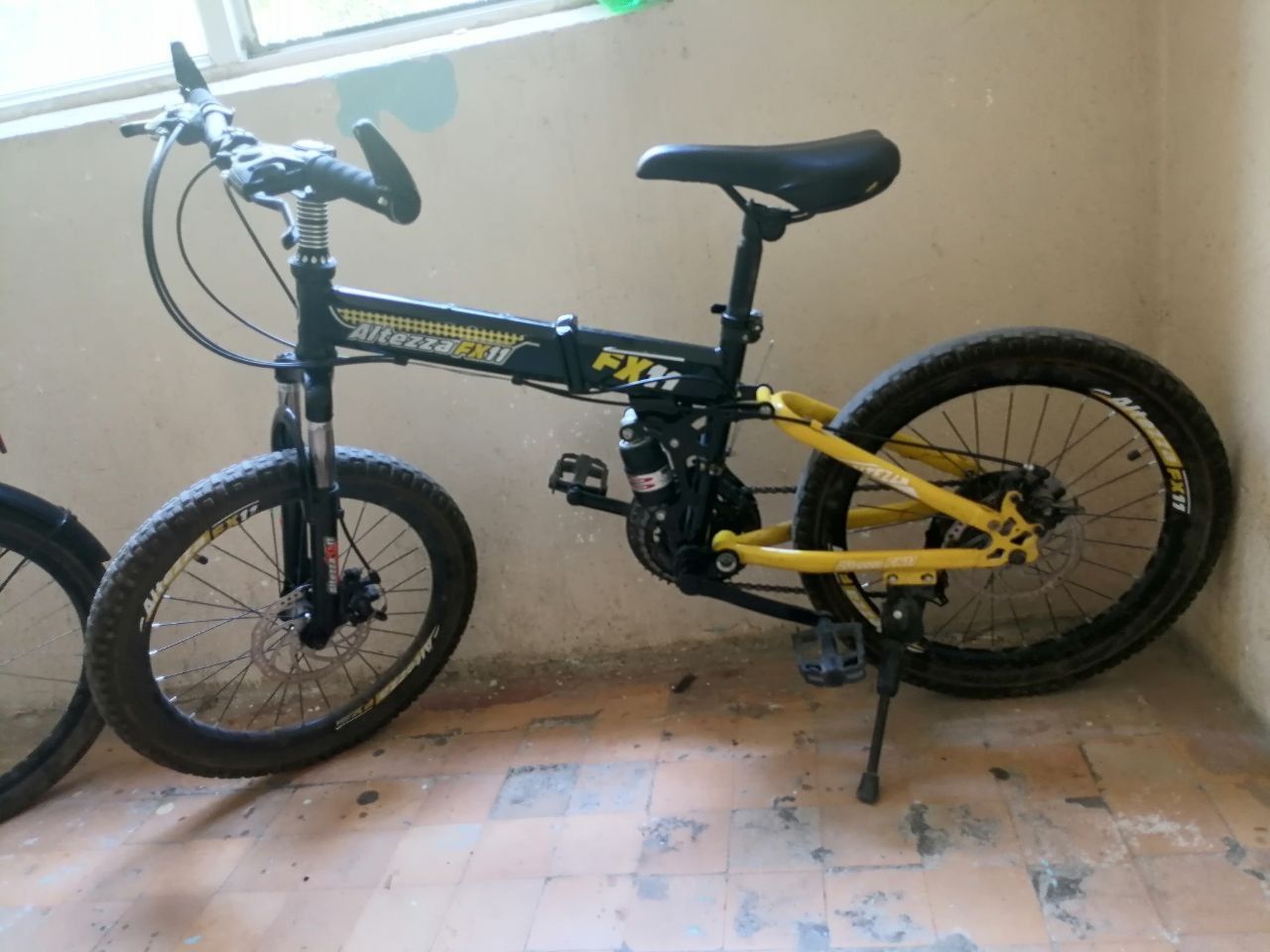 Ikkita velosiped sotiladi