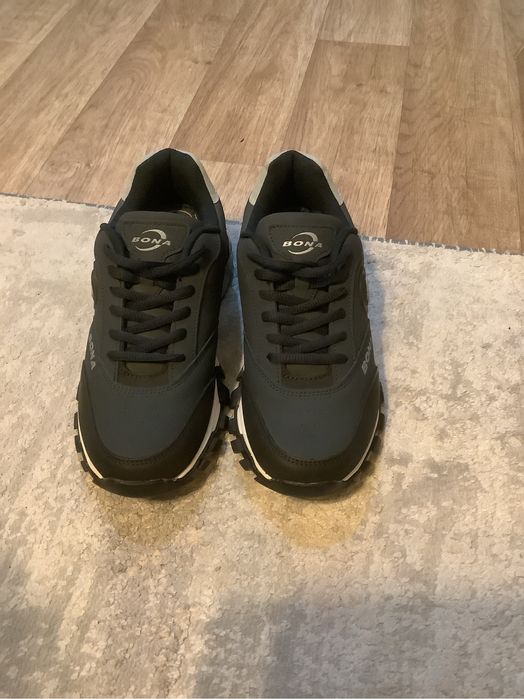 Продаются кроссовки