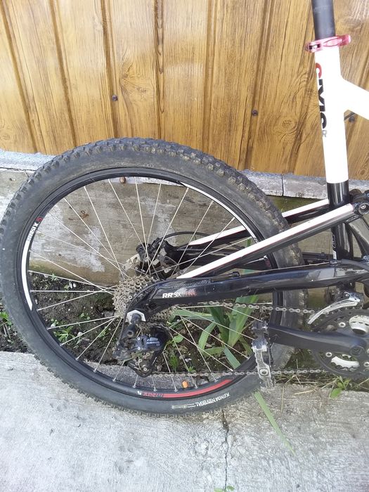 Bicicleta full suspension