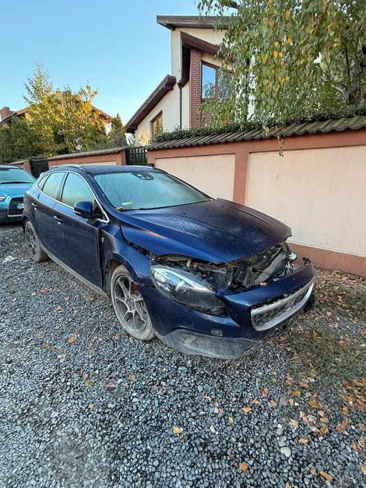 Volvo V40 4WD CROSS COUNTRY Ocean Race 190CP 2016