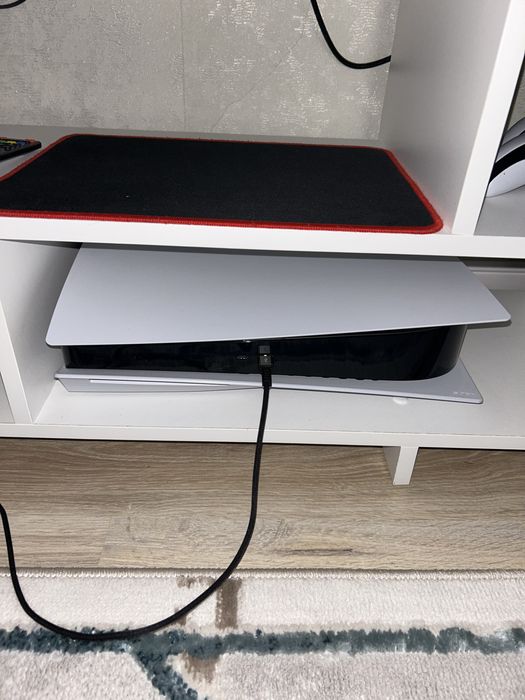 Продам Sony Playstation 5 с кучей игр