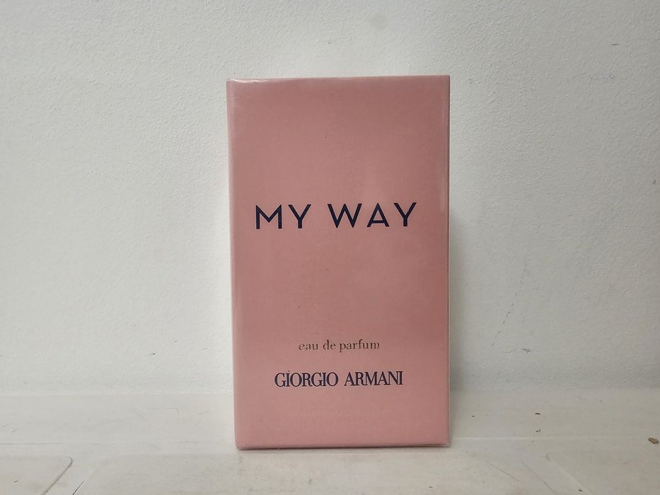 Apa de parfum Giorgio Armani