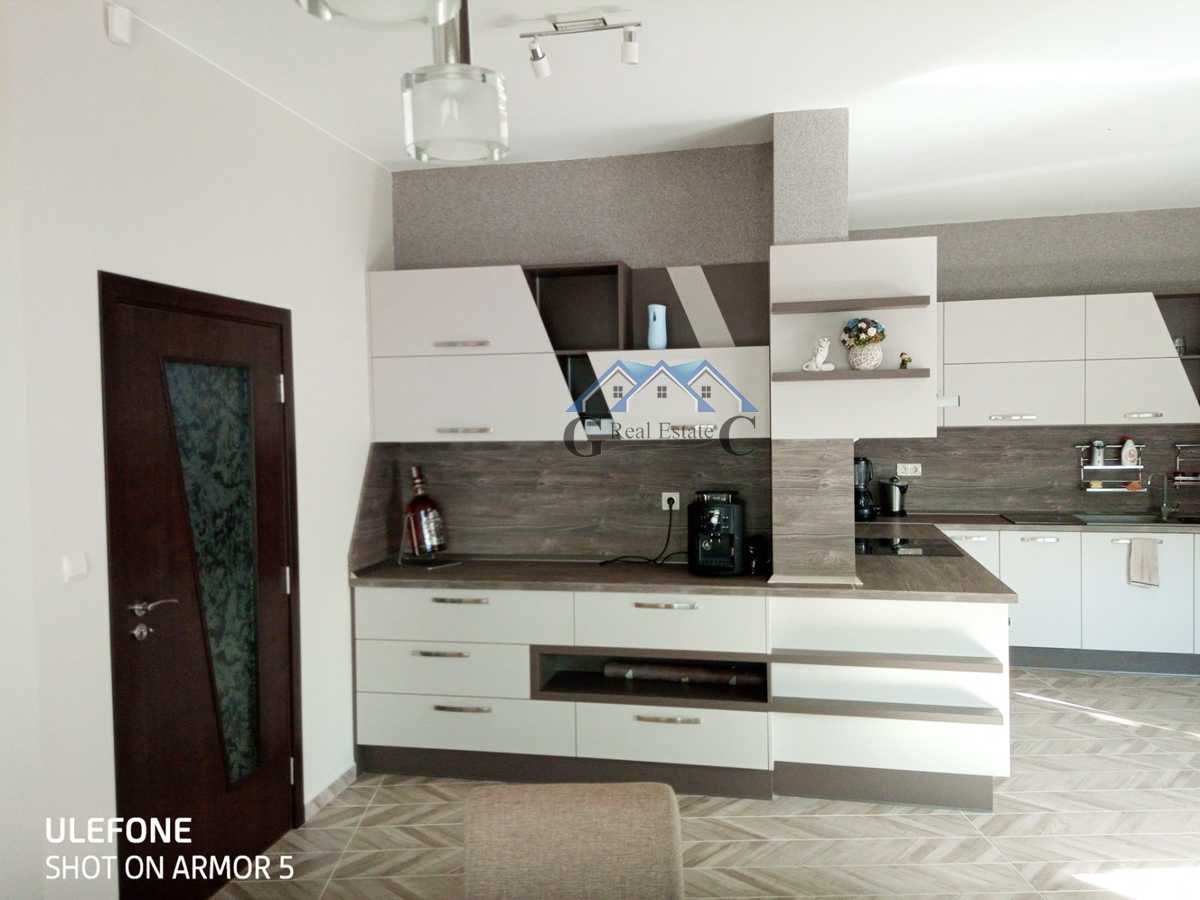 Продава се Къща в Варна, Левски - 245 кв.м за 1919 €/кв.м - Снимка #2