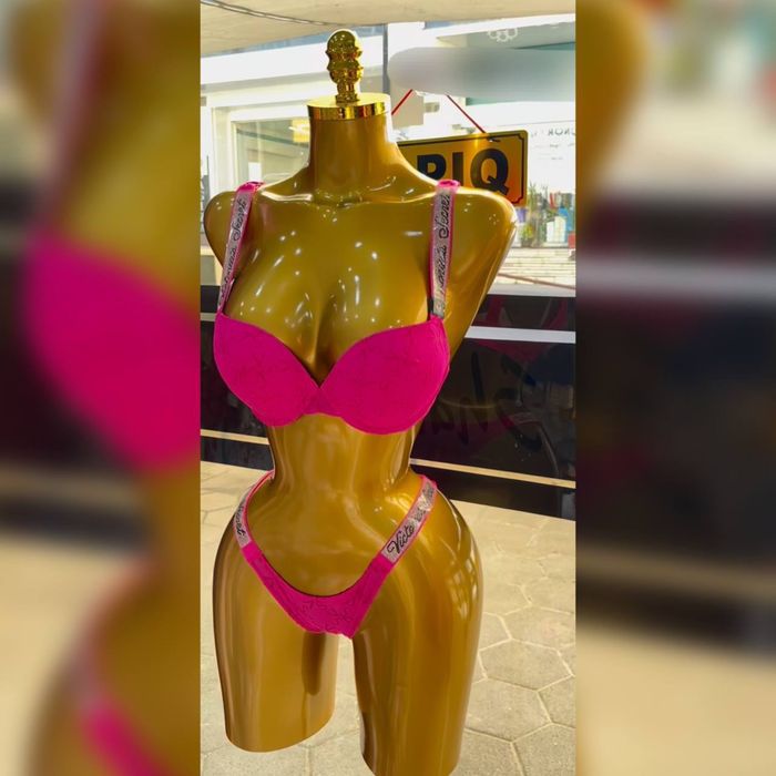 Maniken sotiladi orginal chotki bolib bolib bershgayam beraman