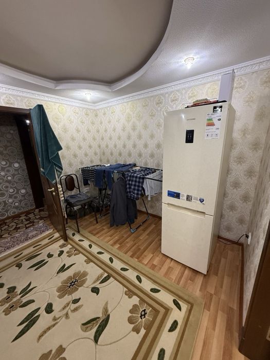 Продаётся 2х комнатная ( Заходи и жви) квартира