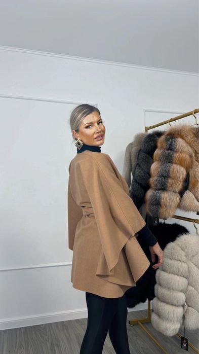 Capa deosebit de versatila si stilata marimea universala ,stofa