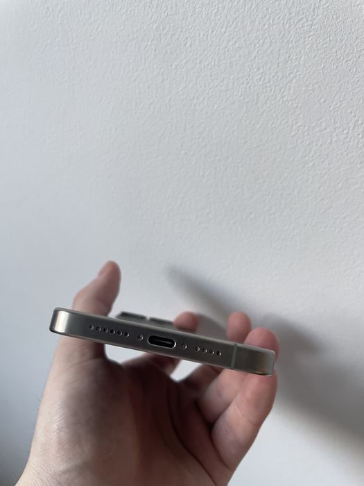 Vând Iphone 16 pro max un tera