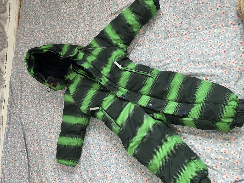Продам детсский комбенизон и обувь