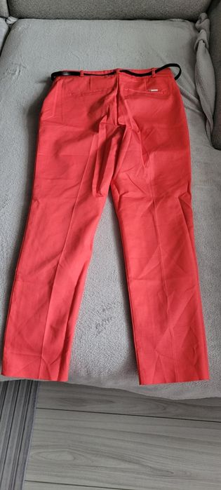 Pantaloni de vânzare