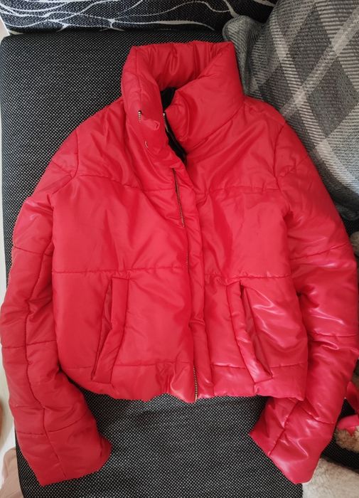 Късо червено дамско яке