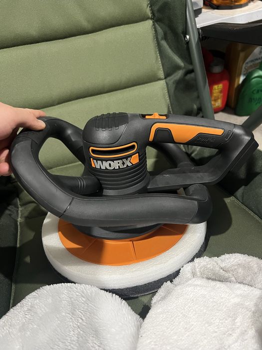 Полираща машина Worx 20V 3000 об./мин. + 4 чисто нови калъфа