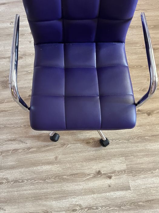 Лилав въртящ стол , за офис или детска стая