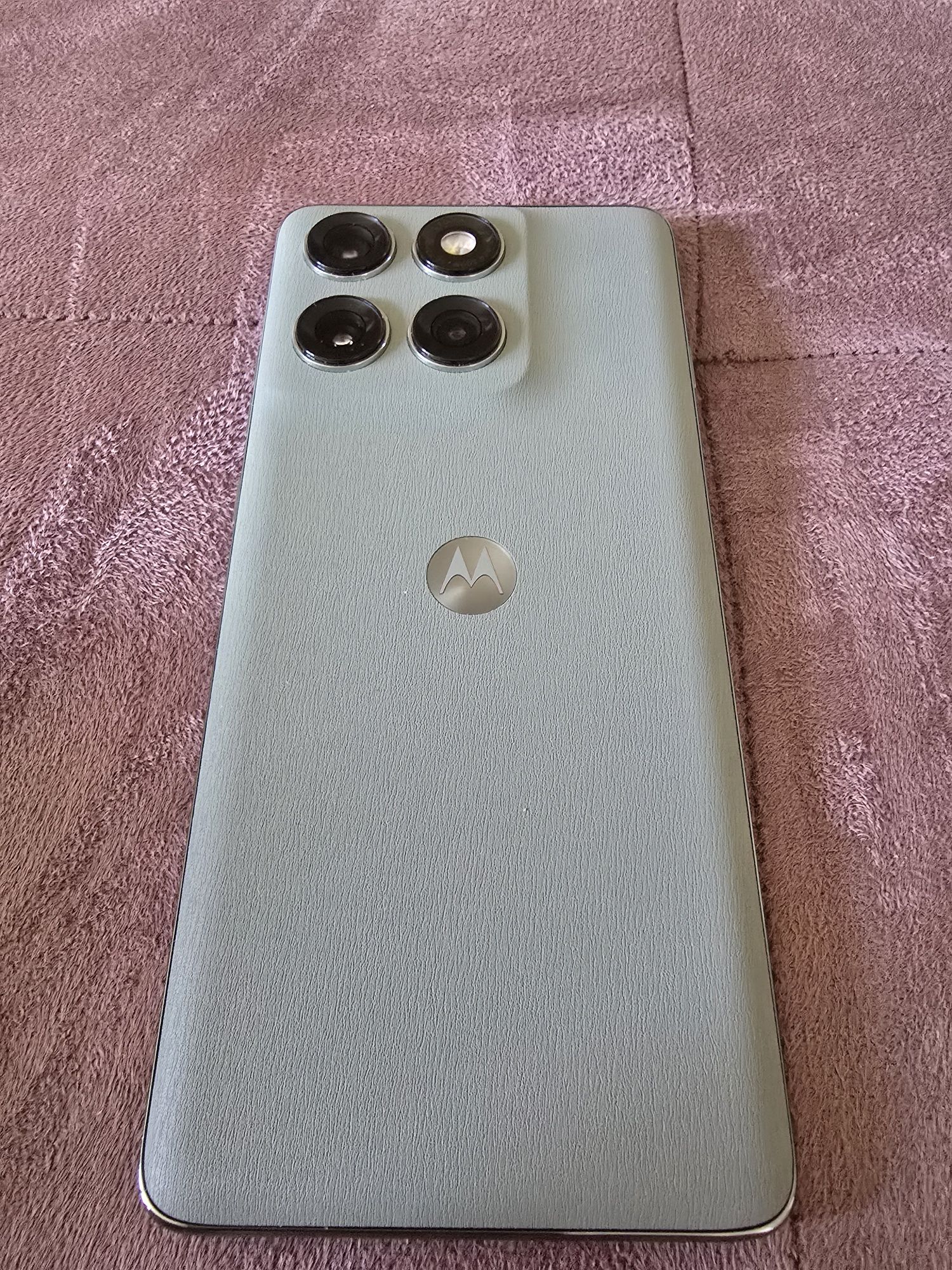 КАТО НОВ!! Motorola Edge 60 PRO Shadow Green 12 GB RAM с 36м. гаранция