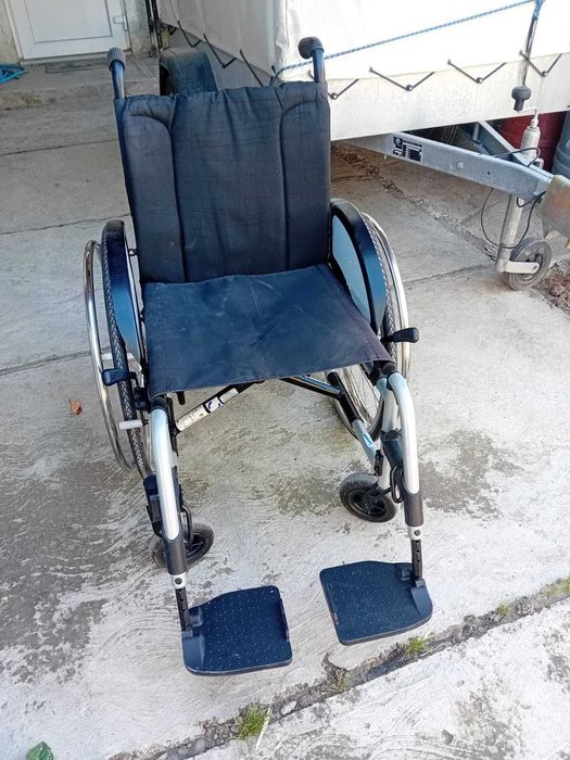 Scaun cu rotile meyra avanti