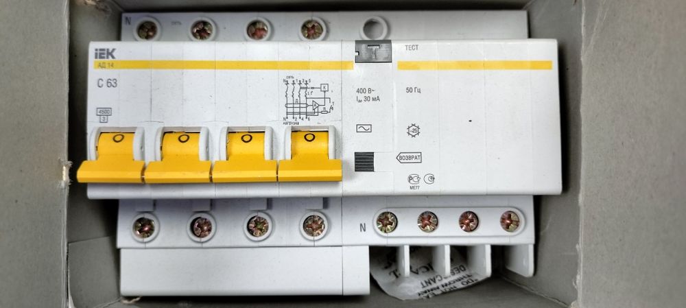 Продам новый дифференциальный автомат на 380 вольт , 63А.