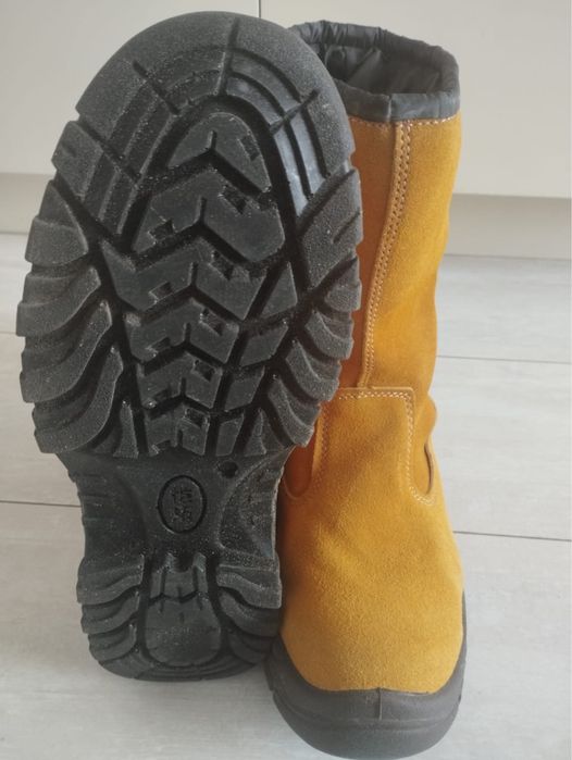 Продам спец.обувь