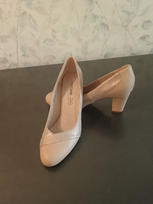 Продам женские туфли