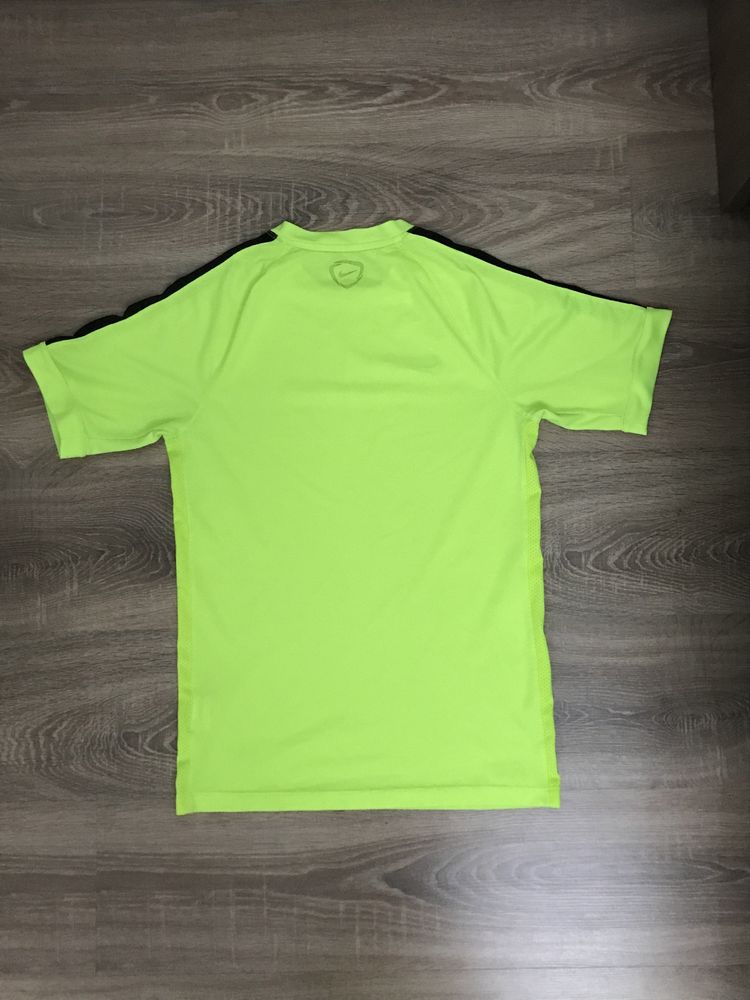 Tricou Nike culoare Lime(nu Adidas,Puma,Jordan,New Balance)