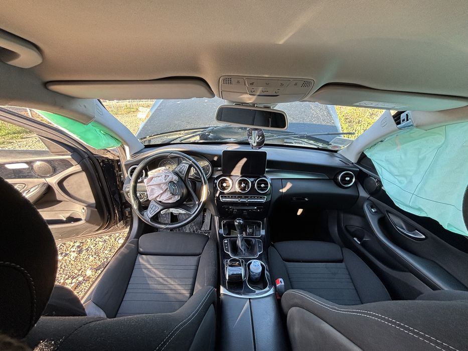 Mercedes c200 w205  avariat in partea fata. NU SE VINDE PE PIESE