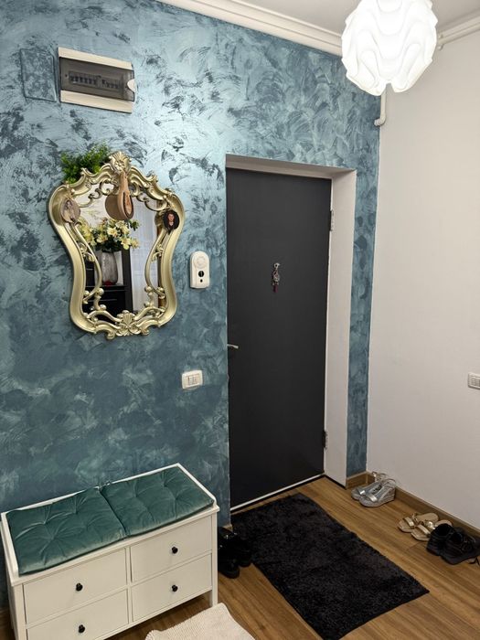 Vand apartament cu 3 camere