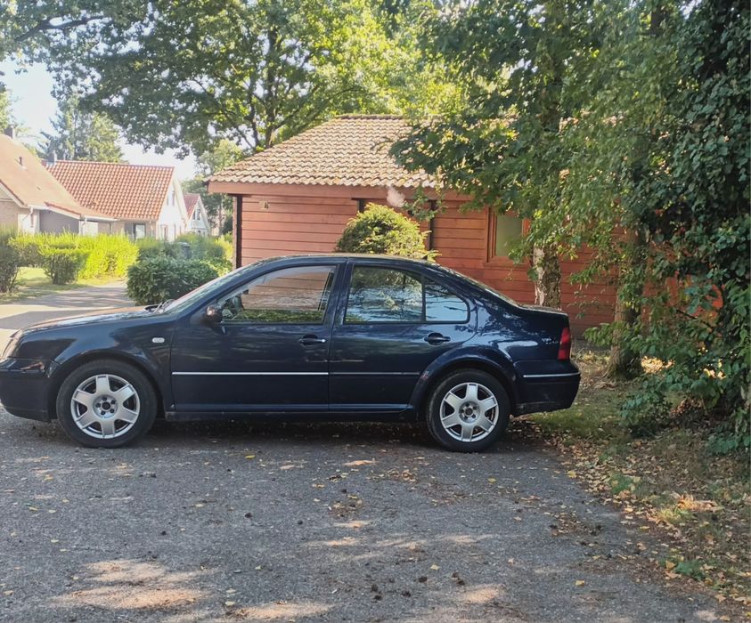 Vând Volkswagen Bora an 2002 motor 1.9 TDI 116 cp 6+1 Trepte