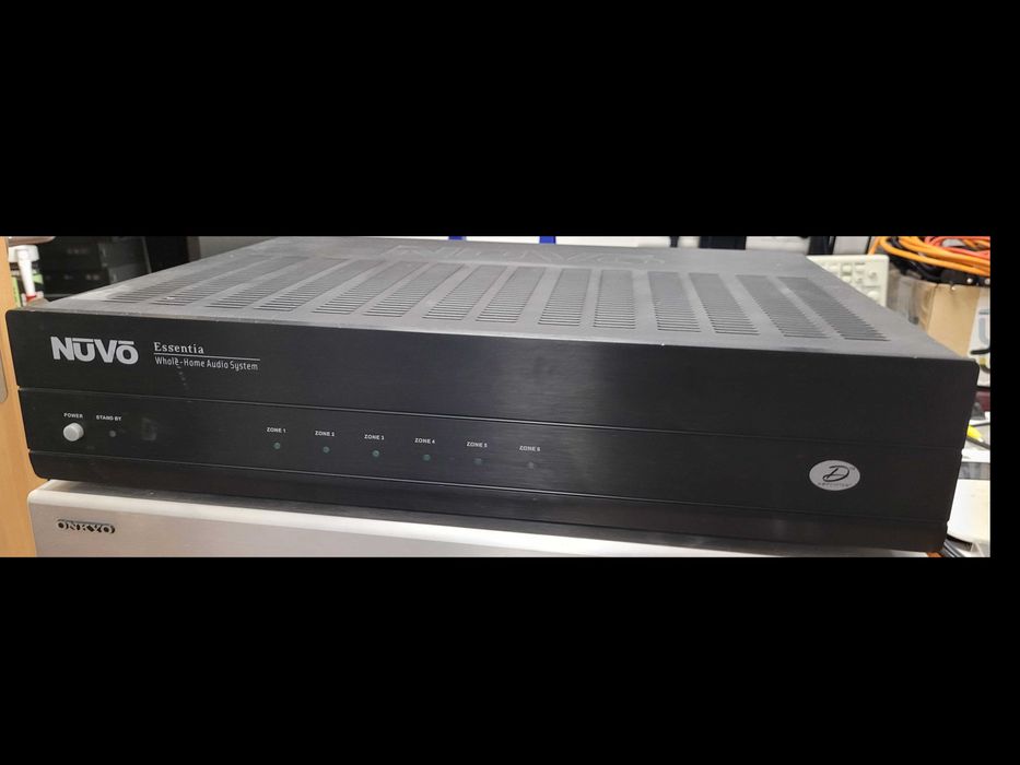 Tuner dublu pro/preamp NUVO NV-T2DF / amplif NUVO Essentia NV-E6DM