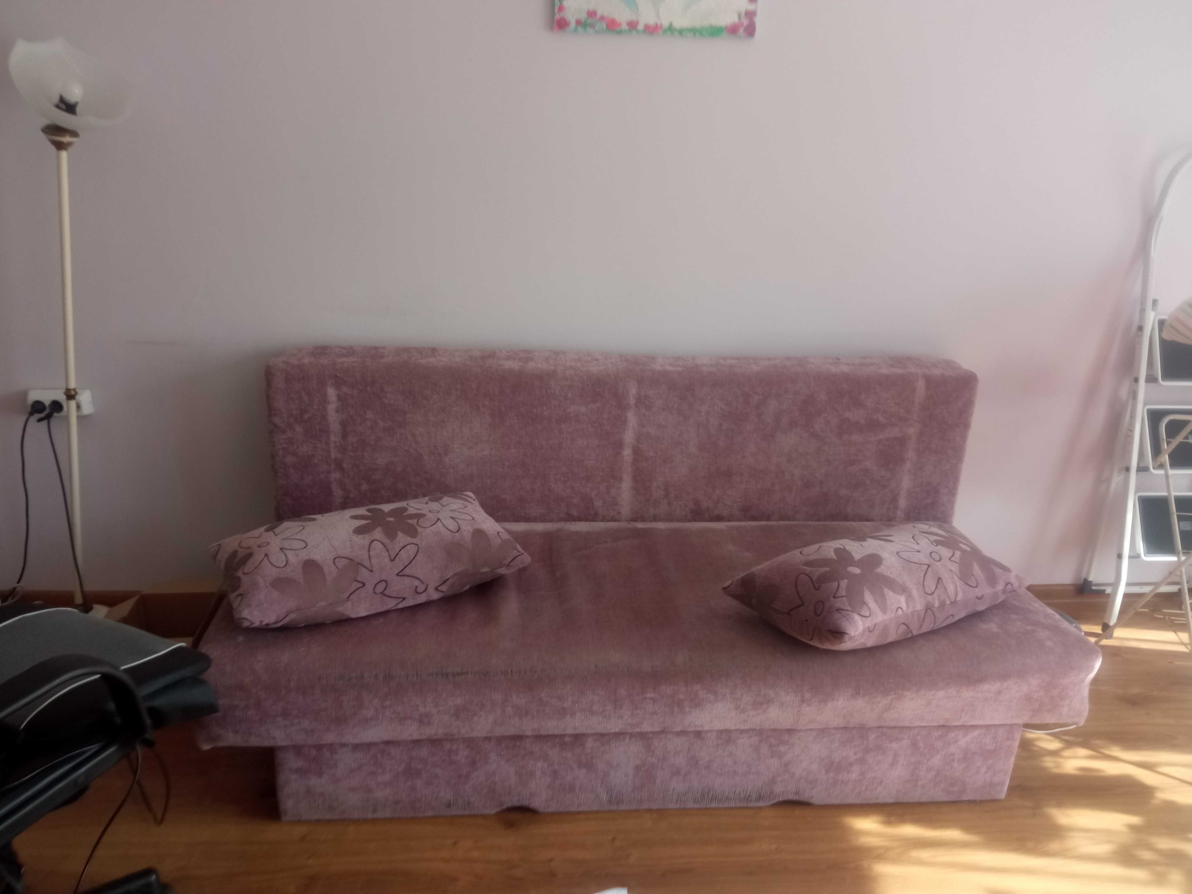 Продавам диван в много добро състояние