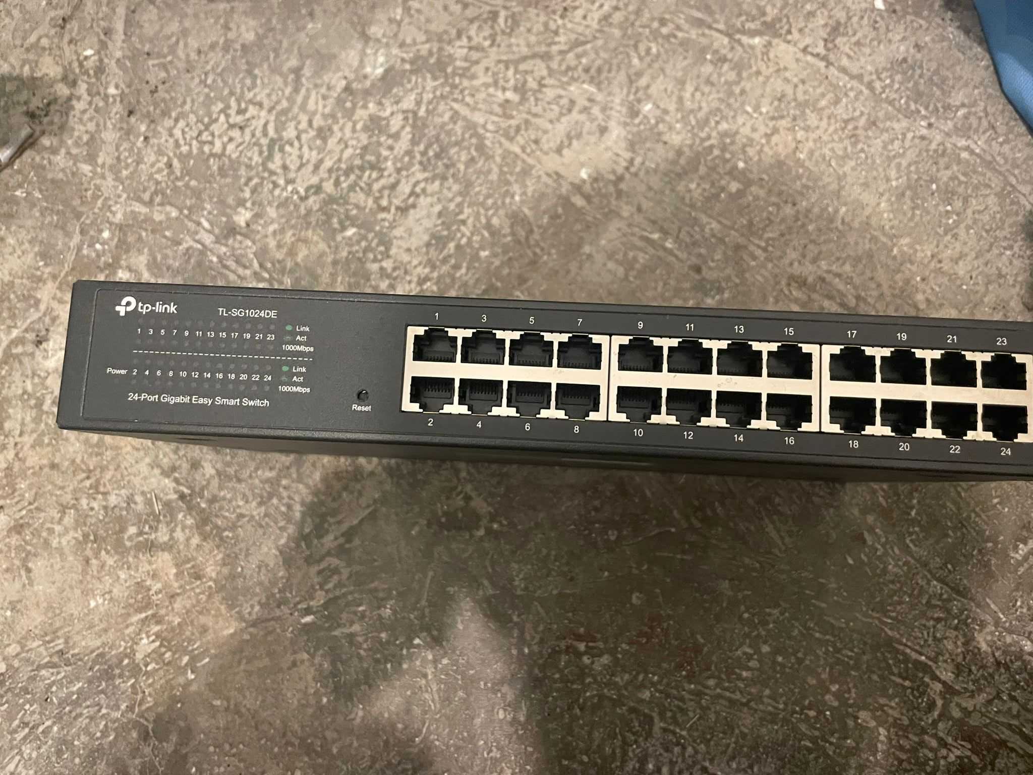 Switch cu 24 de porturi TP-Link TL-SG1024DE