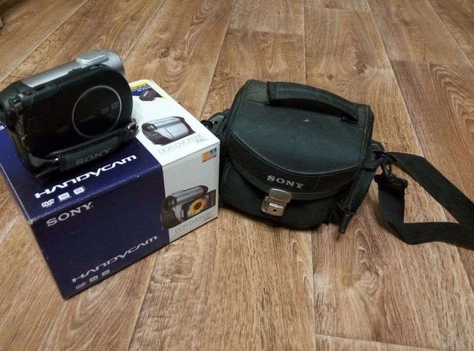 Видеокамера Sony DCR-DVD608E