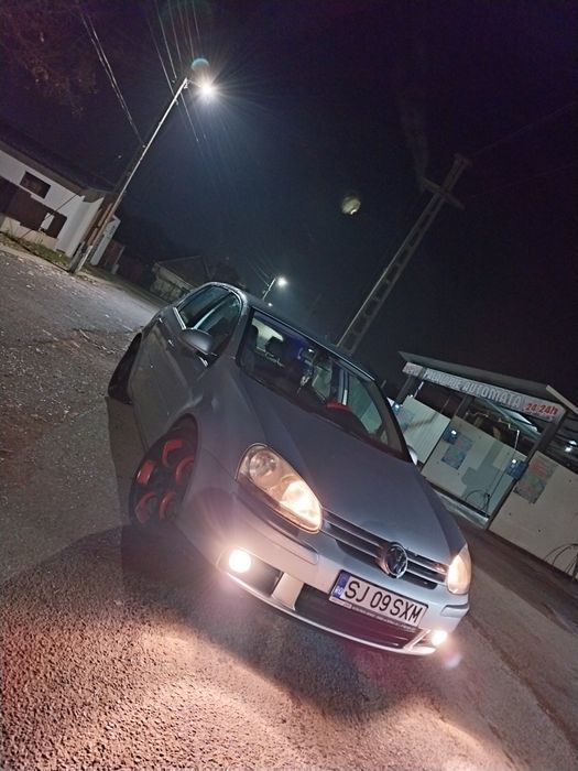 Vând sau schimb golf 5