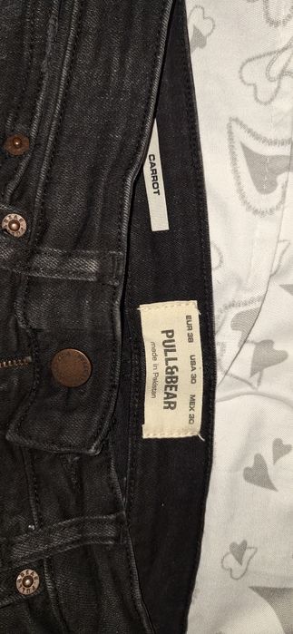 Vând pantaloni pull&bear