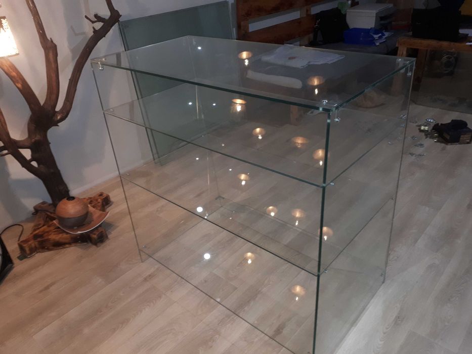 Vitrine din sticlă securizată 10mm