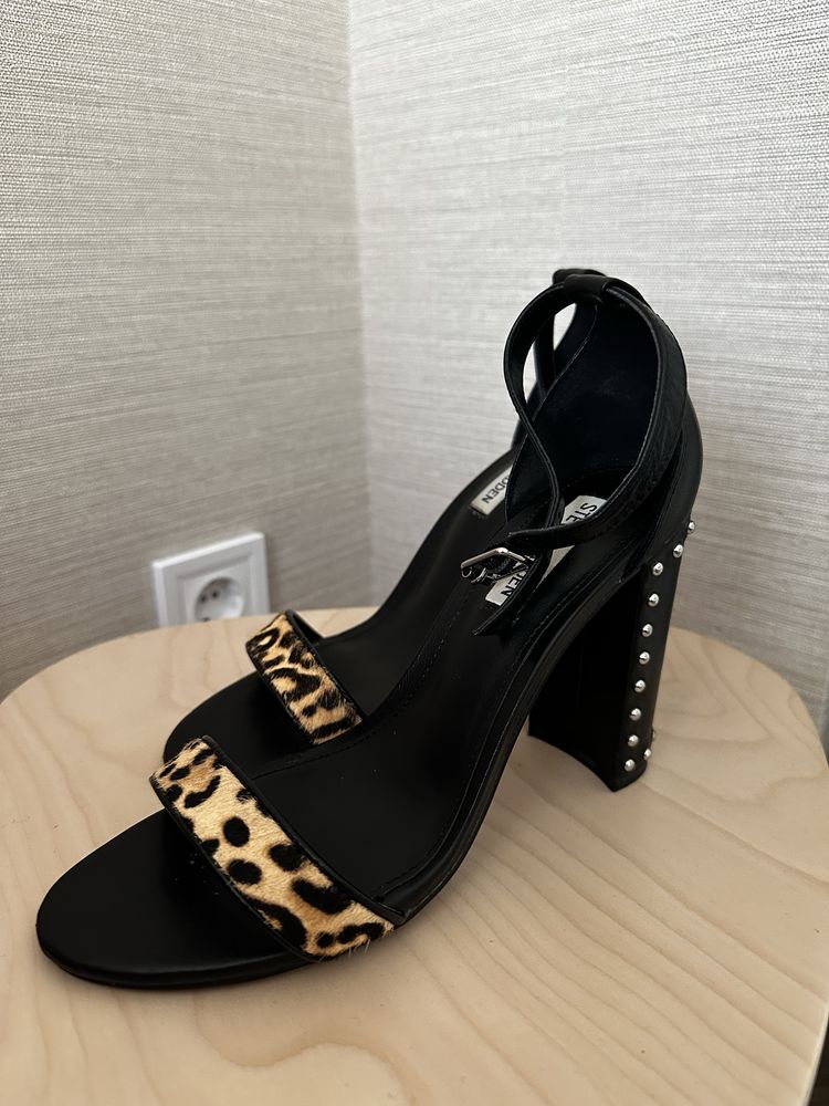 Дамски сандали STEVE MADDEN 39 номер
