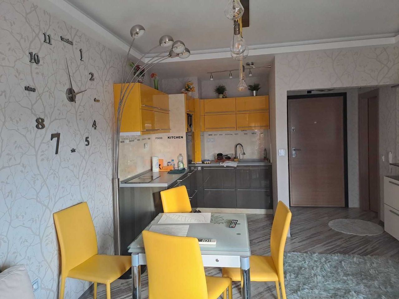 Дава се под наем Двустаен апартамент в Варна, Бриз - 62 кв.м за 500 € - Снимка #3