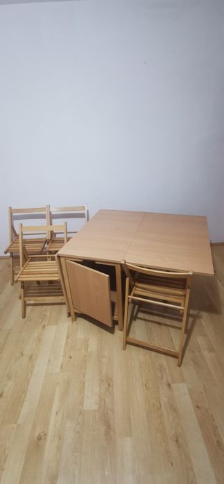 Masă pliantă cu scaune