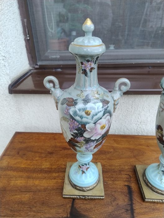 De vânzare set de vaze/amfore vechi din porțelan cu motive florale