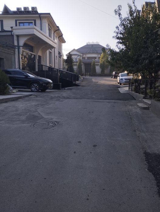 Uy joy sotiladi yer narhida 13.5 soth bolip ham sotiladi